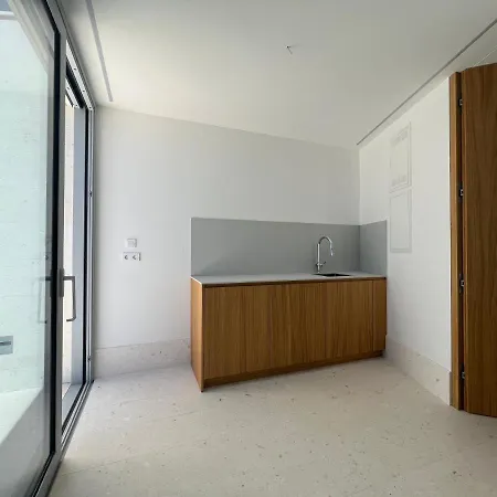 Venus And Aprilia - Luxury By The Coast *