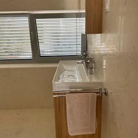 Venus And Aprilia - Luxury By The Coast Petrcane