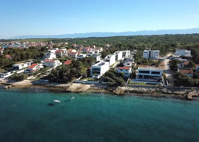 Venus And Aprilia - Luxury By The Coast Петрчане