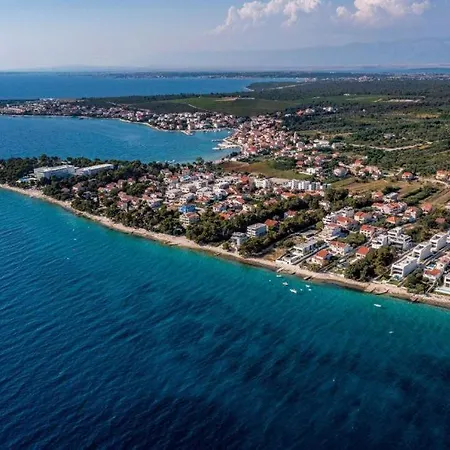 Venus And Aprilia - Luxury By The Coast *