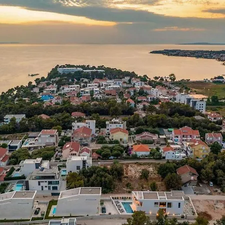 Venus And Aprilia - Luxury By The Coast Villa *