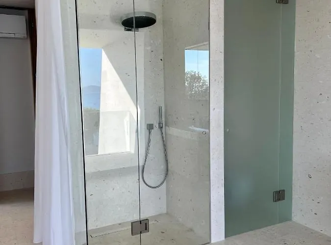 Venus And Aprilia - Luxury By The Coast