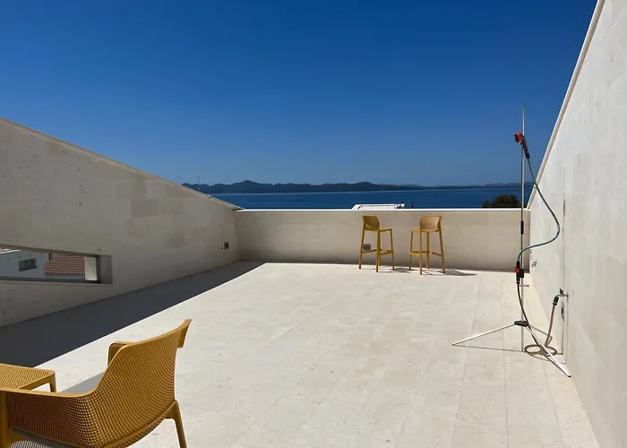 Venus And Aprilia - Luxury By The Coast Vila Petrcane