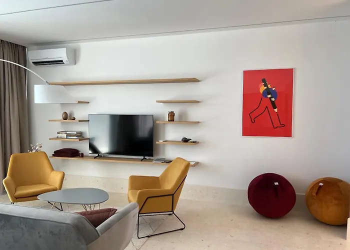 Venus And Aprilia - Luxury By The Coast Vila *