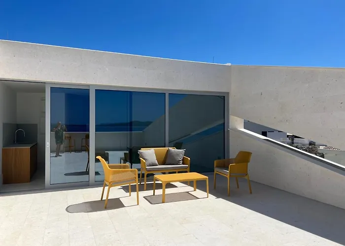 Venus And Aprilia - Luxury By The Coast Petrcane