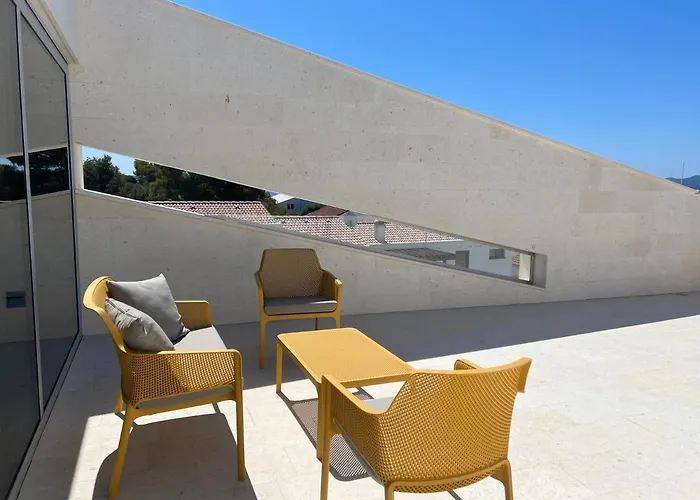 Venus And Aprilia - Luxury By The Coast * Petrcane