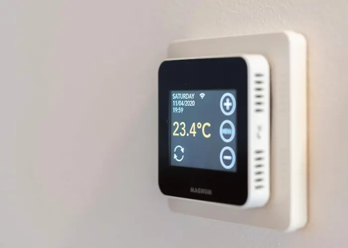 Venus And Aprilia - Luxury By The Coast *