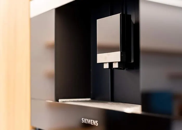 Venus And Aprilia - Luxury By The Coast Petrcane