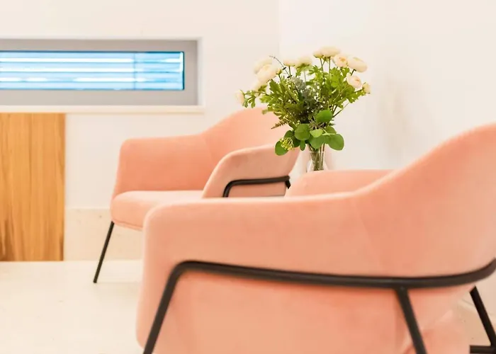 Venus And Aprilia - Luxury By The Coast *