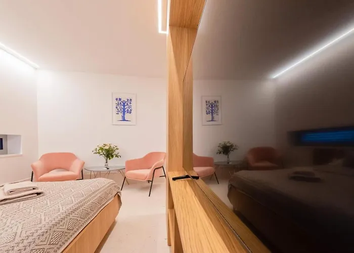 Venus And Aprilia - Luxury By The Coast * Petrcane