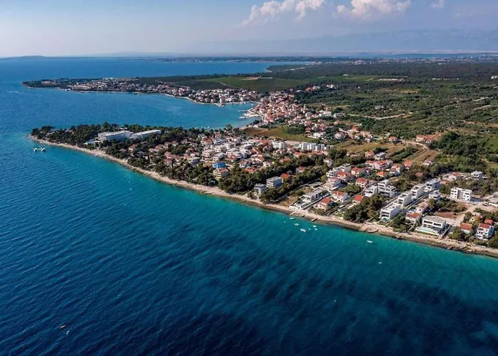 Venus And Aprilia - Luxury By The Coast *