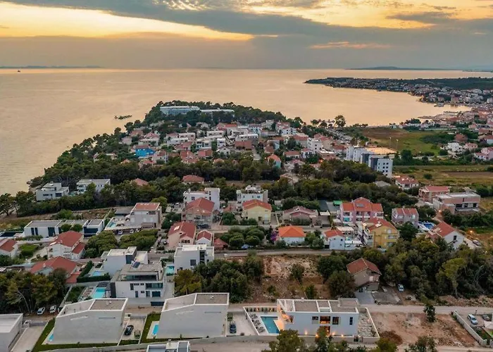 Venus And Aprilia - Luxury By The Coast Vila *
